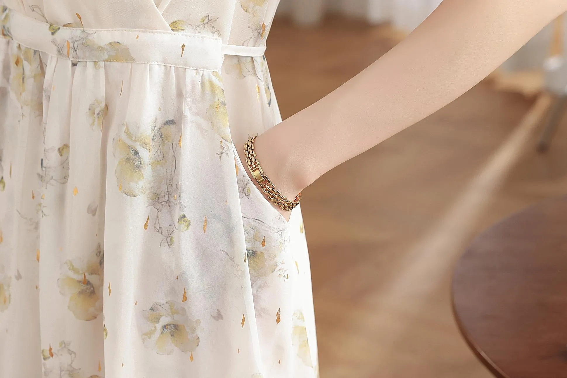 Stylish Women's Dress with Waist-Cinching Ties and Tulle Hem