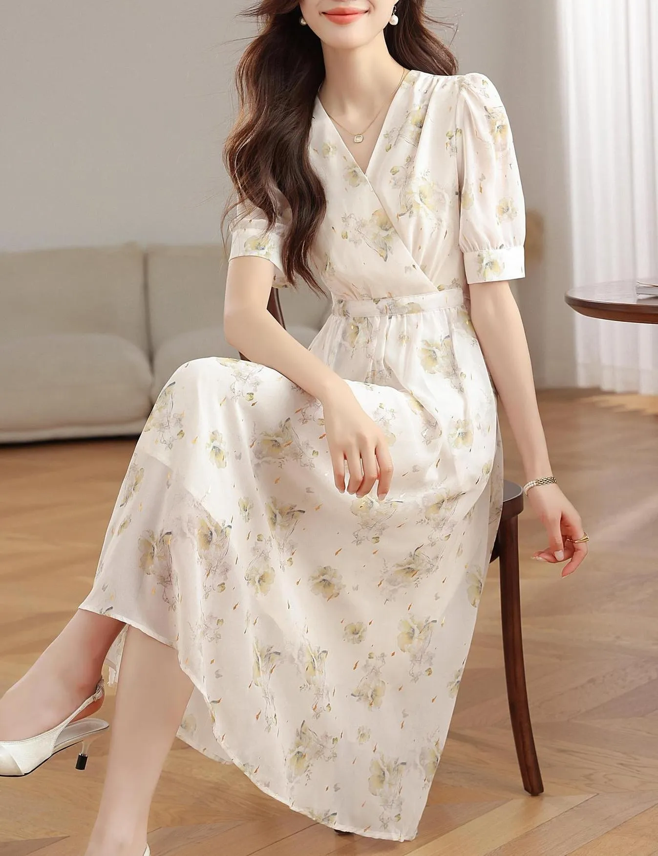 Stylish Women's Dress with Waist-Cinching Ties and Tulle Hem