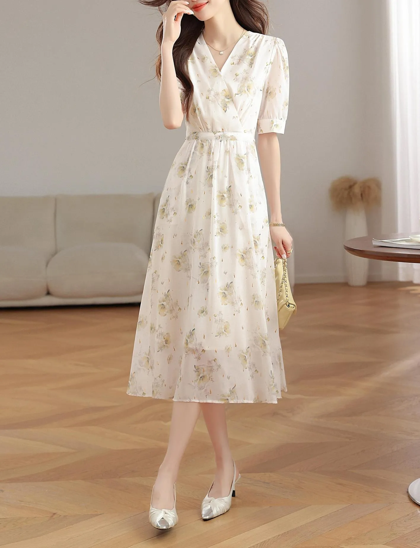 Stylish Women's Dress with Waist-Cinching Ties and Tulle Hem