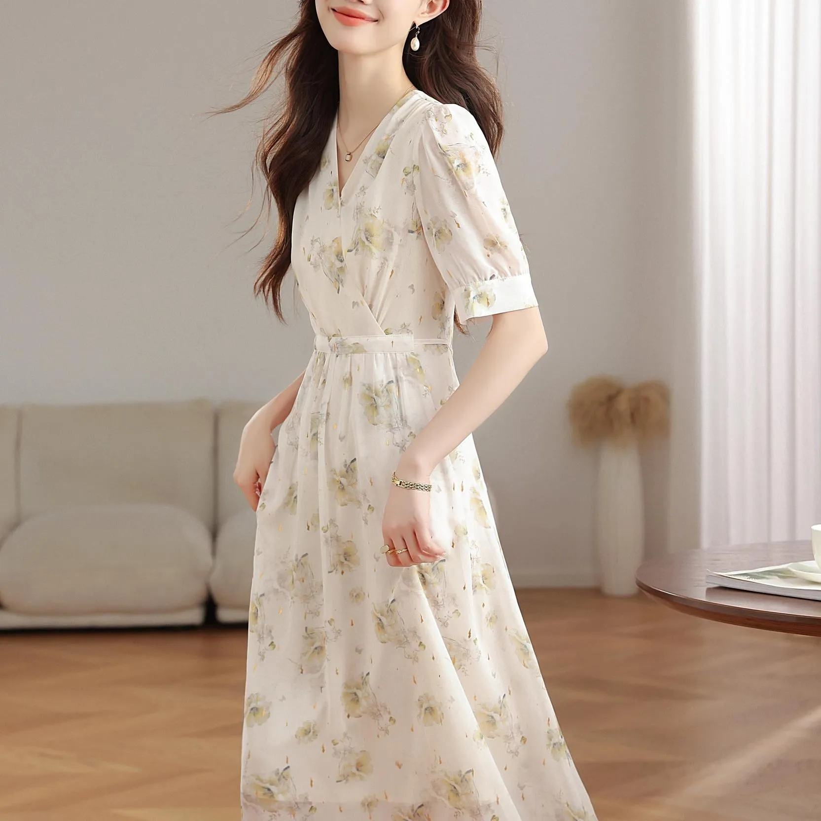 Stylish Women's Dress with Waist-Cinching Ties and Tulle Hem