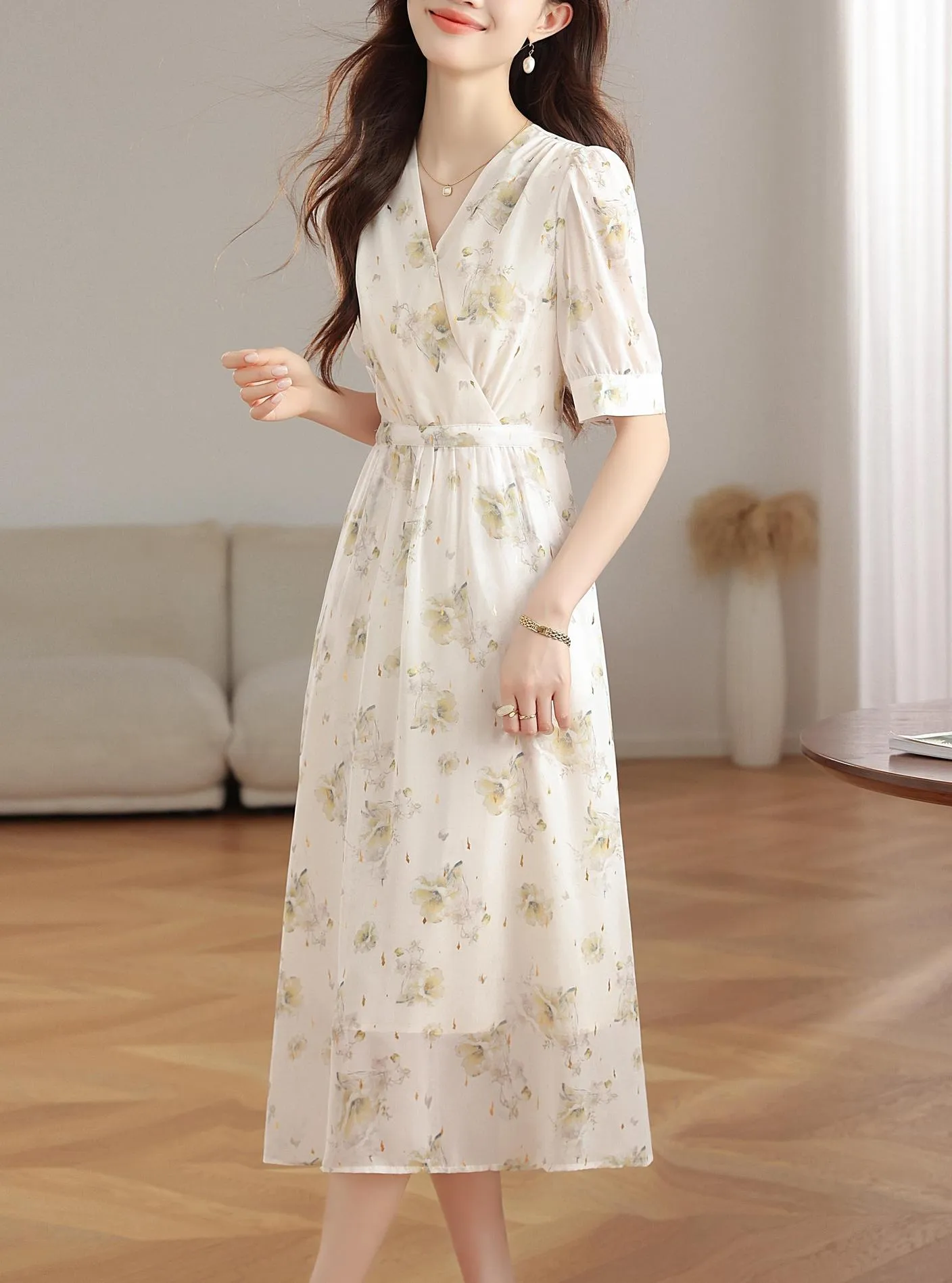Stylish Women's Dress with Waist-Cinching Ties and Tulle Hem