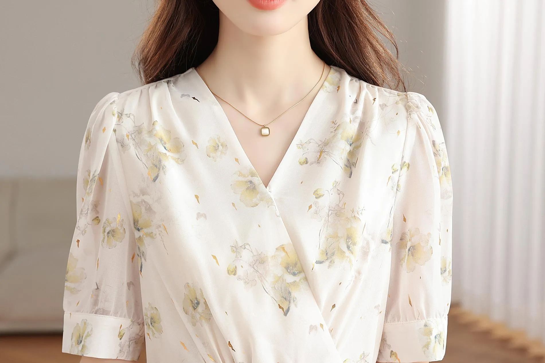 Stylish Women's Dress with Waist-Cinching Ties and Tulle Hem