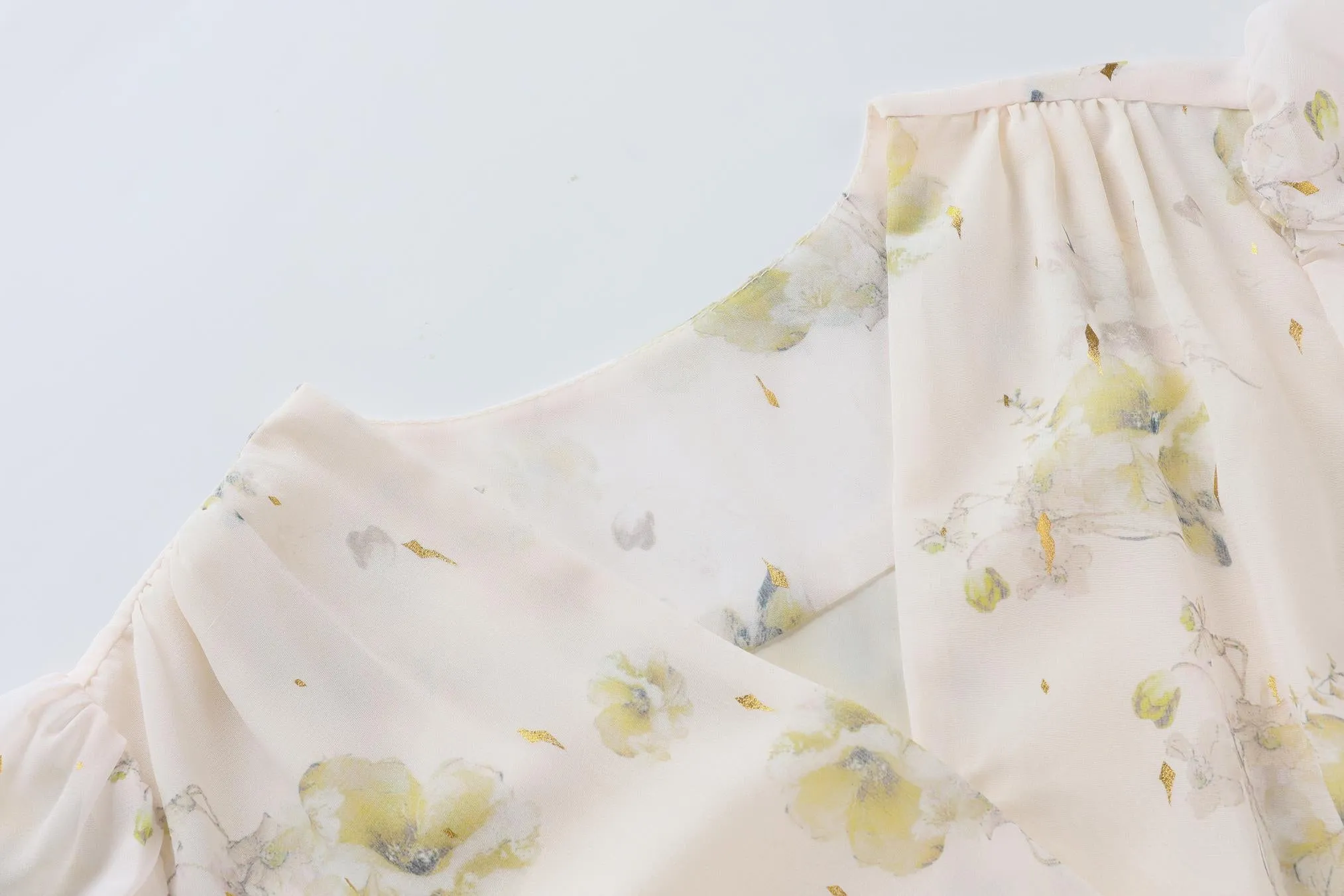 Stylish Women's Dress with Waist-Cinching Ties and Tulle Hem