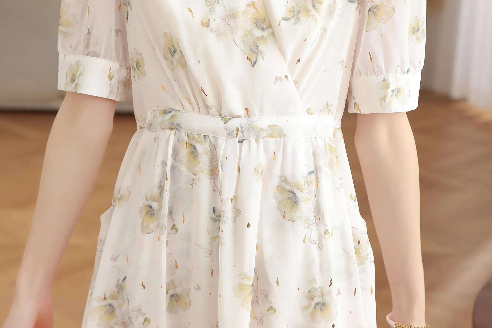 Stylish Women's Dress with Waist-Cinching Ties and Tulle Hem