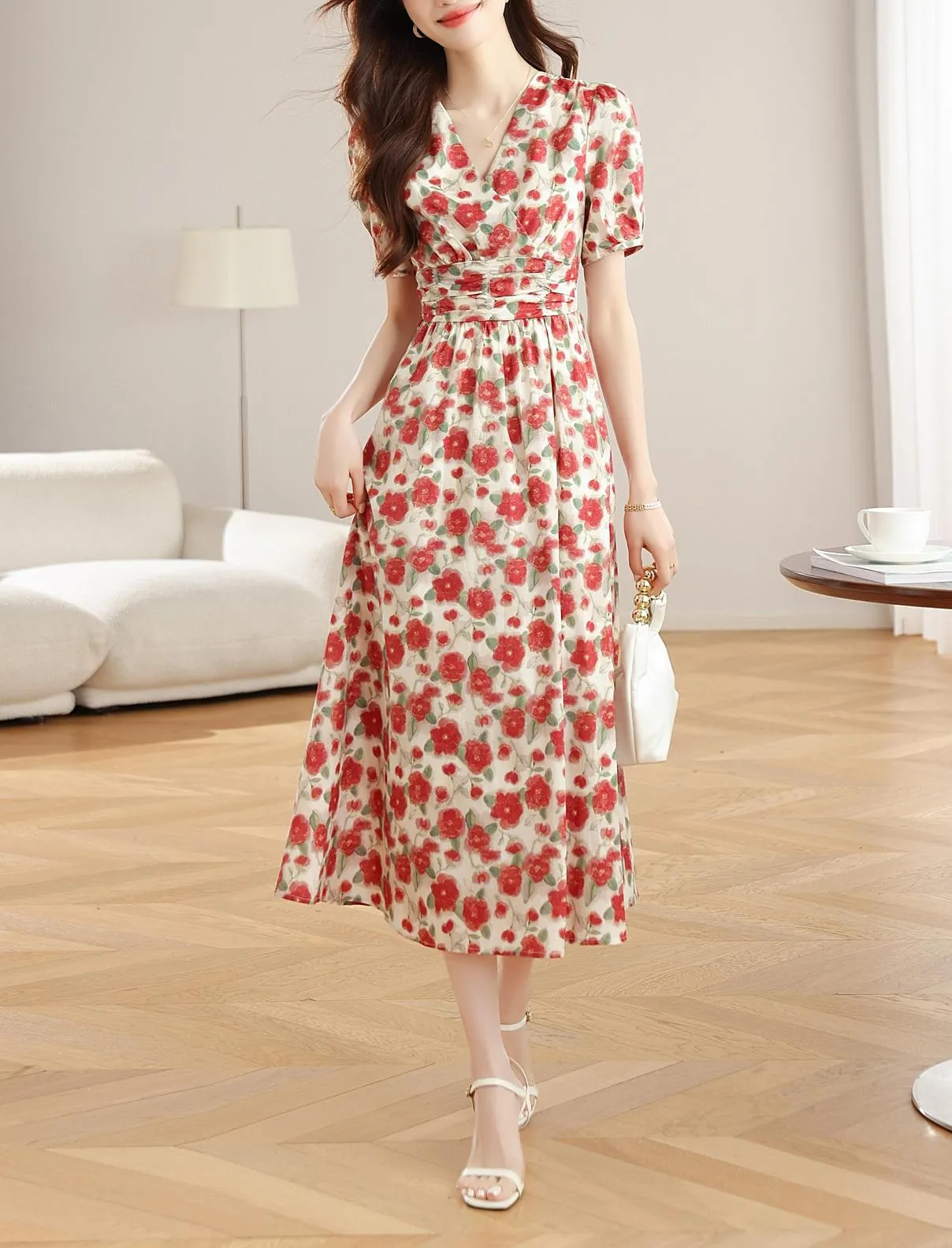Vintage-Inspired Beach Maxi Dress with a Flattering Fit
