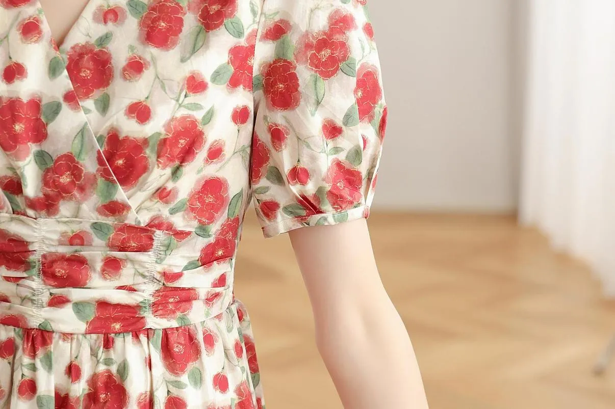 Vintage-Inspired Beach Maxi Dress with a Flattering Fit