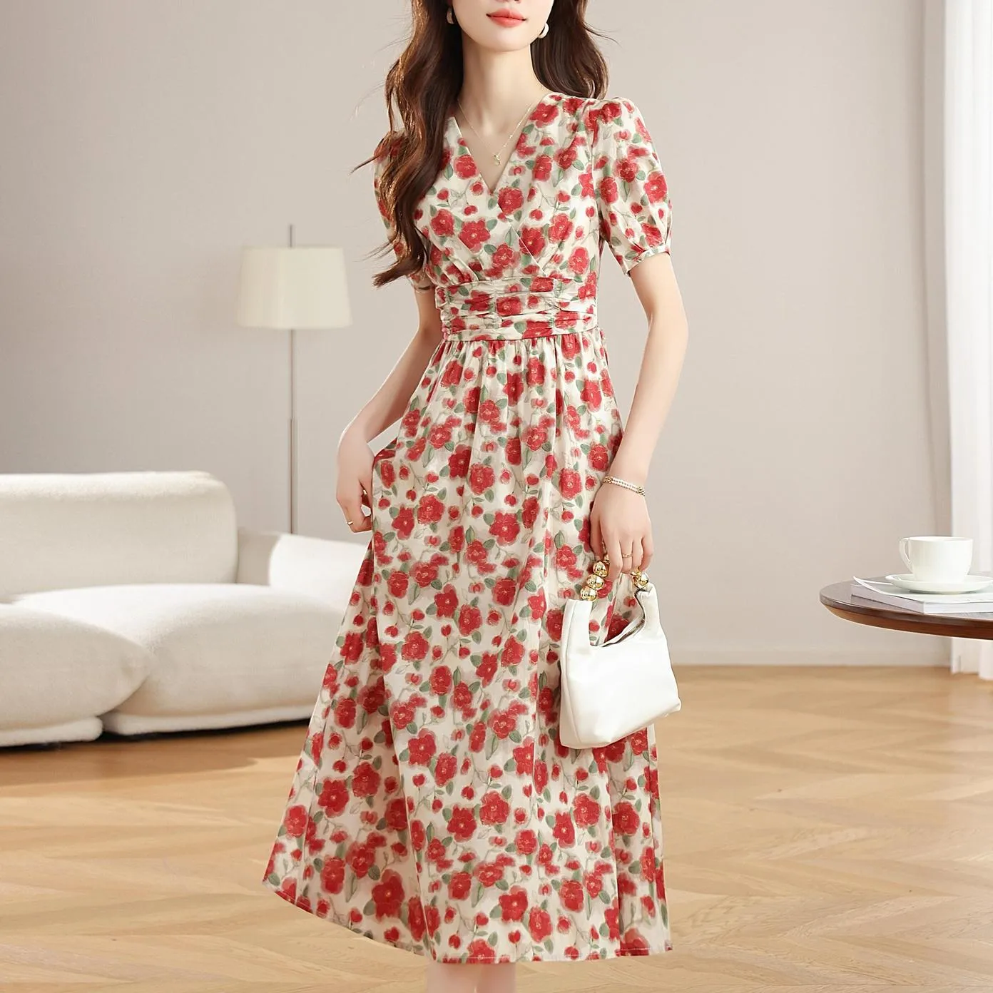 Vintage-Inspired Beach Maxi Dress with a Flattering Fit