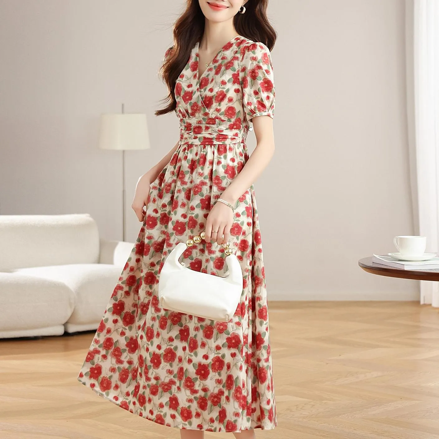 Vintage-Inspired Beach Maxi Dress with a Flattering Fit
