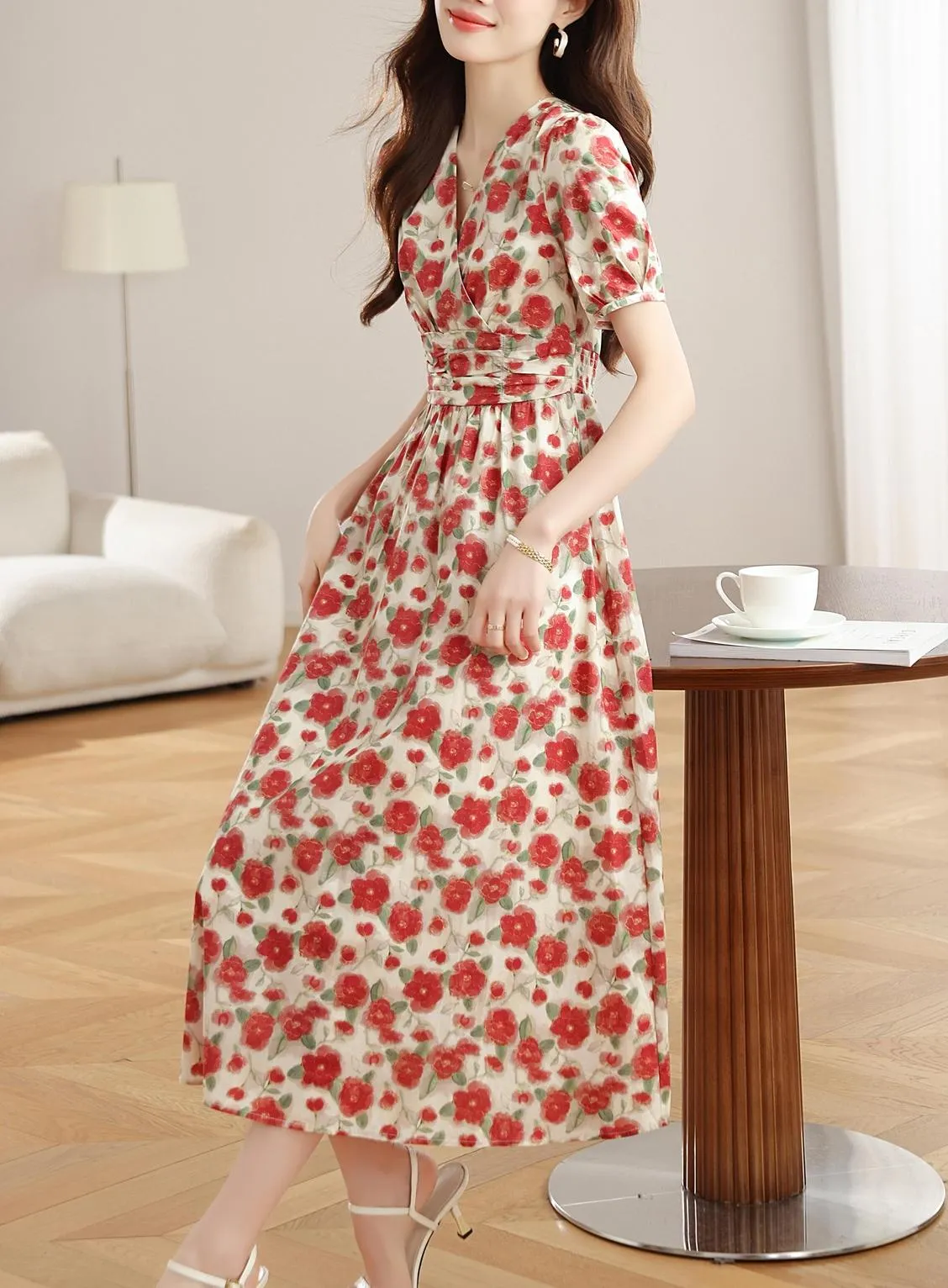 Vintage-Inspired Beach Maxi Dress with a Flattering Fit