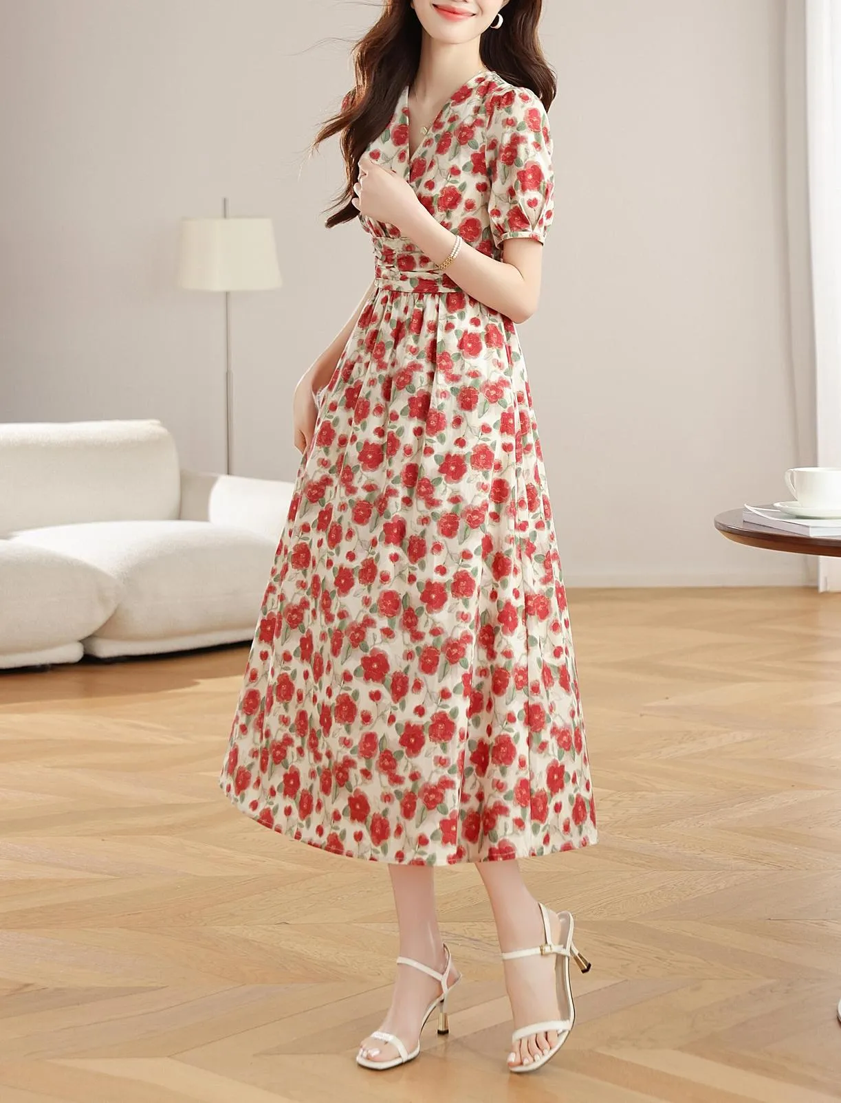 Vintage-Inspired Beach Maxi Dress with a Flattering Fit