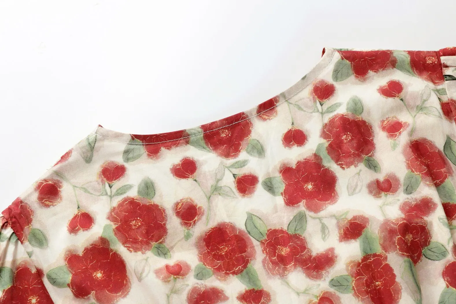 Vintage-Inspired Beach Maxi Dress with a Flattering Fit