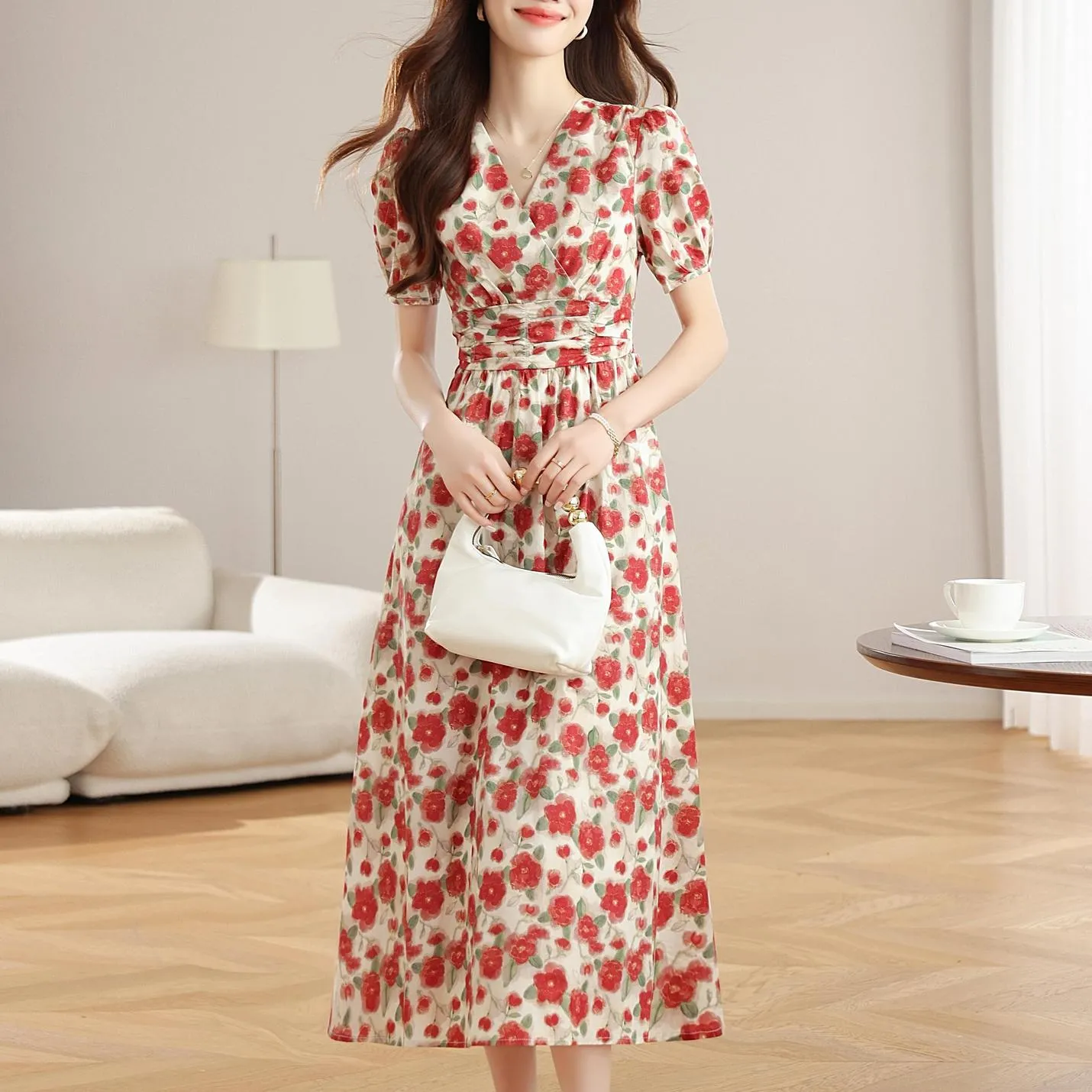 Vintage-Inspired Beach Maxi Dress with a Flattering Fit