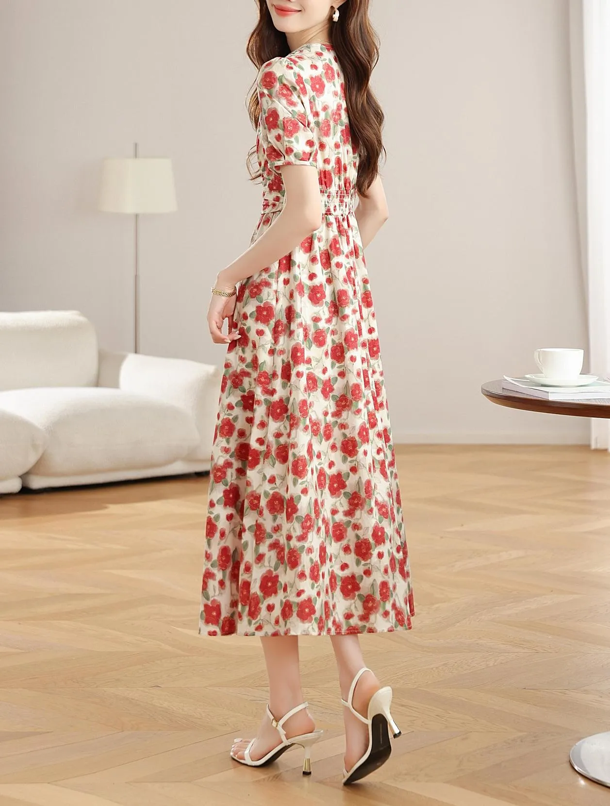 Vintage-Inspired Beach Maxi Dress with a Flattering Fit