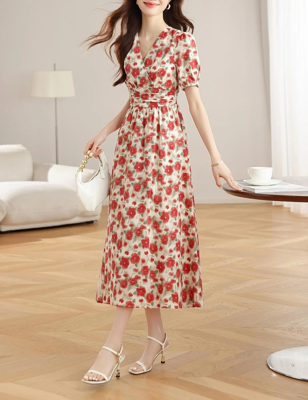 Vintage-Inspired Beach Maxi Dress with a Flattering Fit